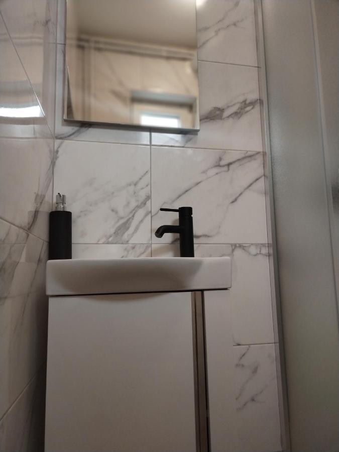 Studio Apartman Oboj Maksimir Self Check In Zagreb Exteriör bild